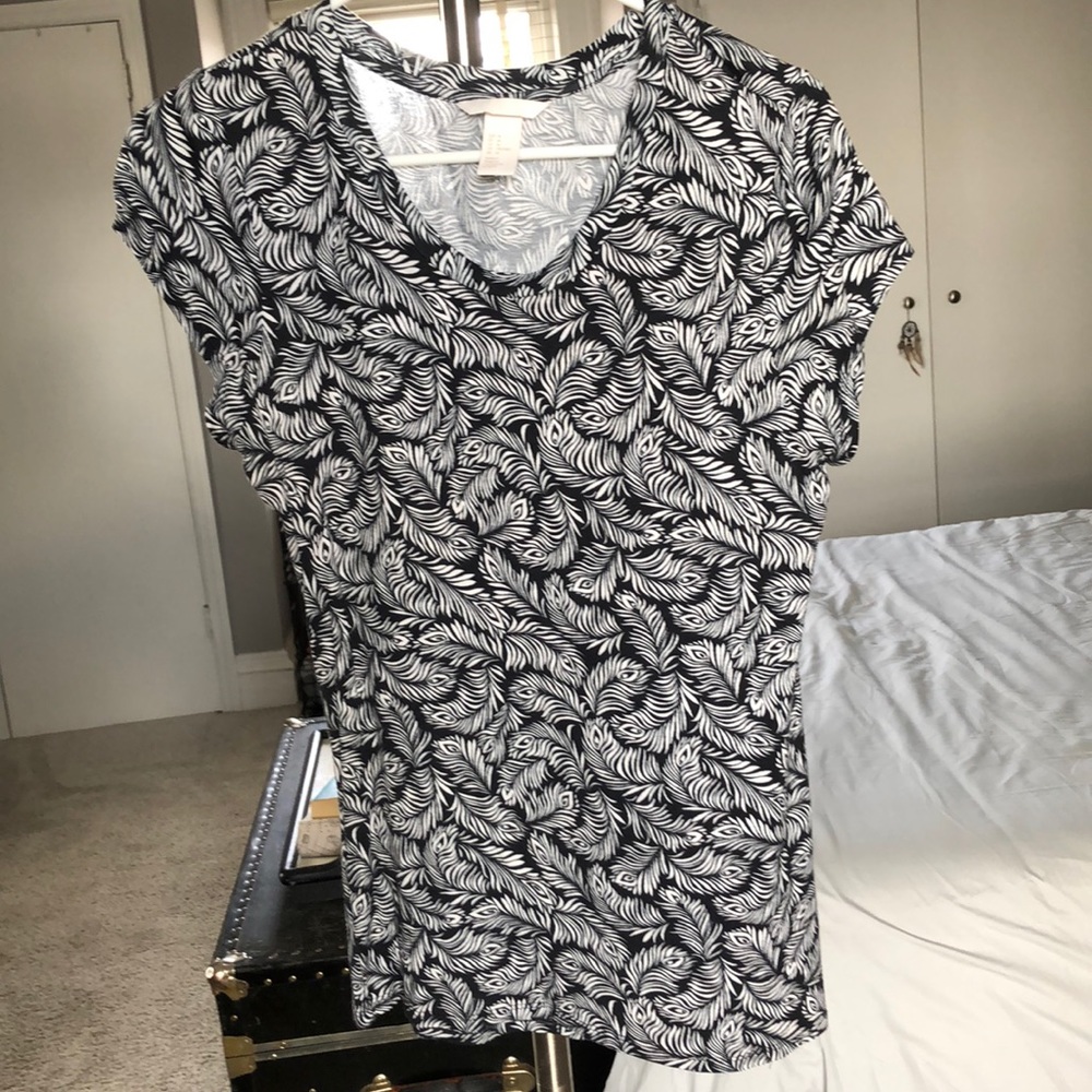 NWOT H&M Stretch Print T-Shirt